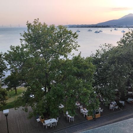 Πέτρινο Στη Θάλασσα Apartment นาฟปาคตอส ภายนอก รูปภาพ