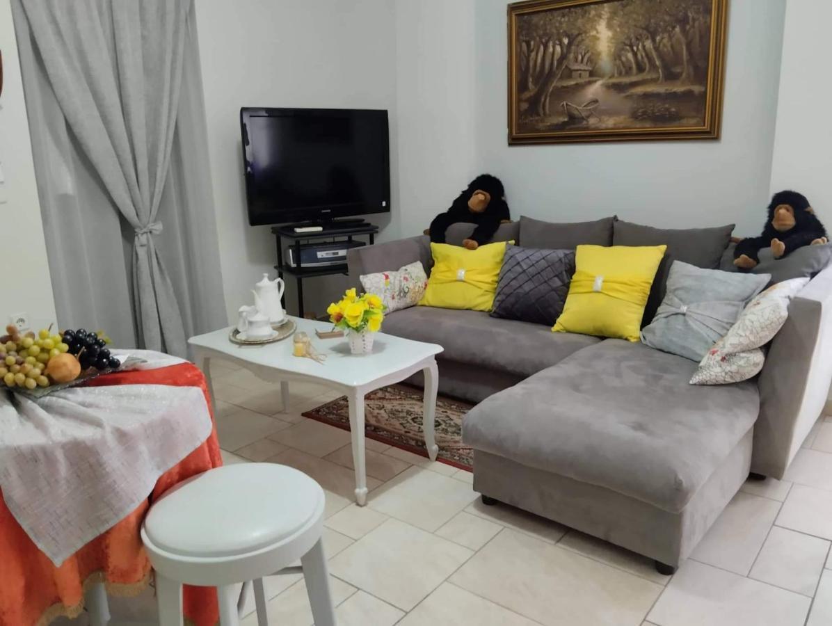 Πέτρινο Στη Θάλασσα Apartment นาฟปาคตอส ภายนอก รูปภาพ