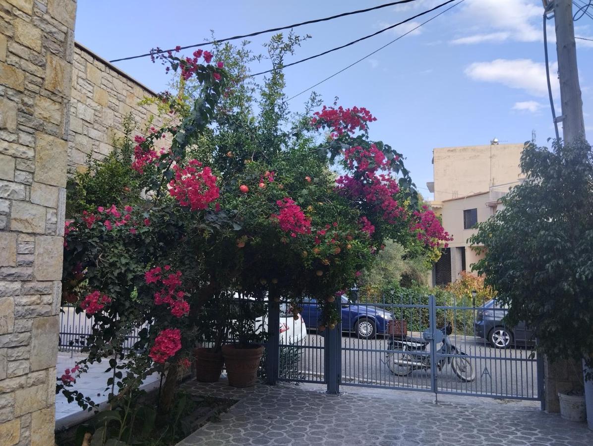 Πέτρινο Στη Θάλασσα Apartment นาฟปาคตอส ภายนอก รูปภาพ