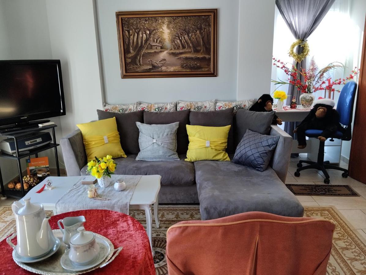 Πέτρινο Στη Θάλασσα Apartment นาฟปาคตอส ภายนอก รูปภาพ