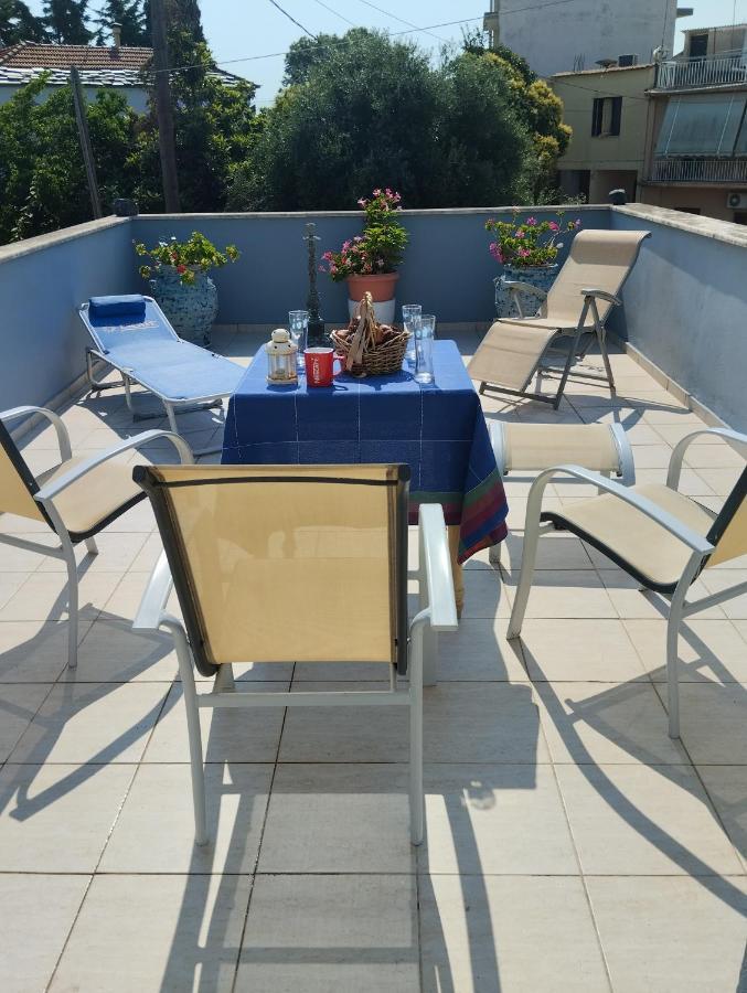 Πέτρινο Στη Θάλασσα Apartment นาฟปาคตอส ภายนอก รูปภาพ