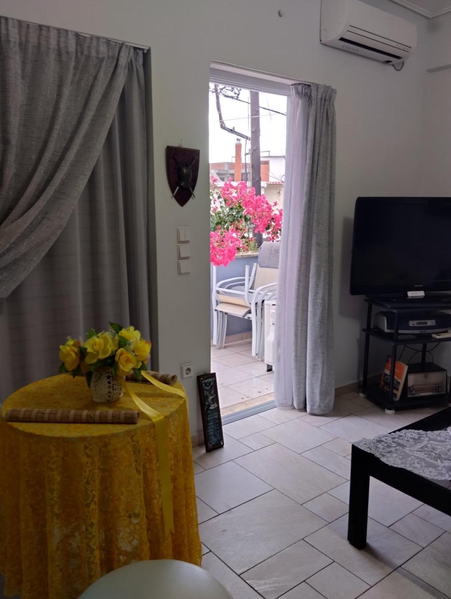 Πέτρινο Στη Θάλασσα Apartment นาฟปาคตอส ภายนอก รูปภาพ